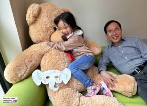 Phan Kienbac ist froh, dass seine Tochter Nina einen der begehrten Plätze bekommen konnte,.