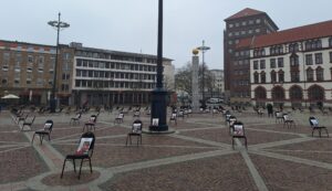 "Bring Them Home. Now!" Installation auf dem Friedensplatz in Dortmund