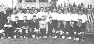Fußball am 16. Juni 1926: Bezirksauswahl gegen Bundesmeister.