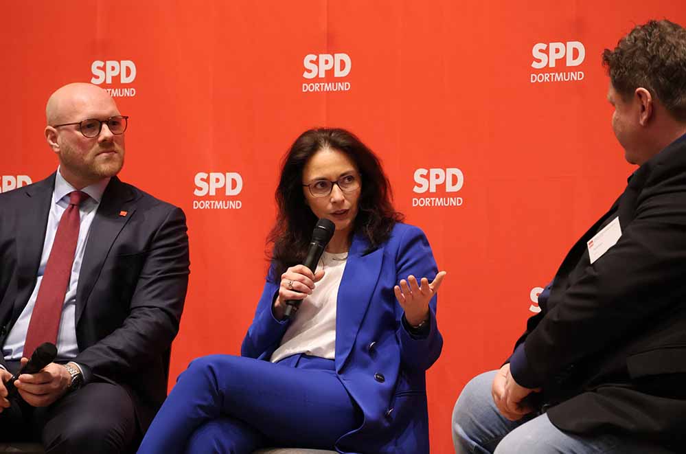 Jens Peick, Yasmin Fahimi und DSW21-Arbeitsdirektor Harald Kraus im Gespräch.