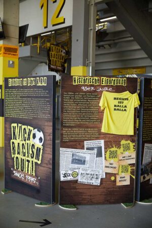 Die Ausstellung im Keuning.haus zeigt, wie sich das Fan Projekt von Borussia Dortmund gegen Rassismus positioniert.