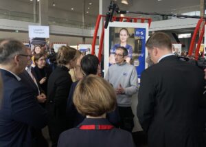 Der Dortmunder Ahmet Özay (53), ist vor einem Jahr als Arbeitssuchender in die Westfalenhallen gekommen. Dort hat er seinen jetzigen Arbeitgeber M+S Silicon kennengelernt.