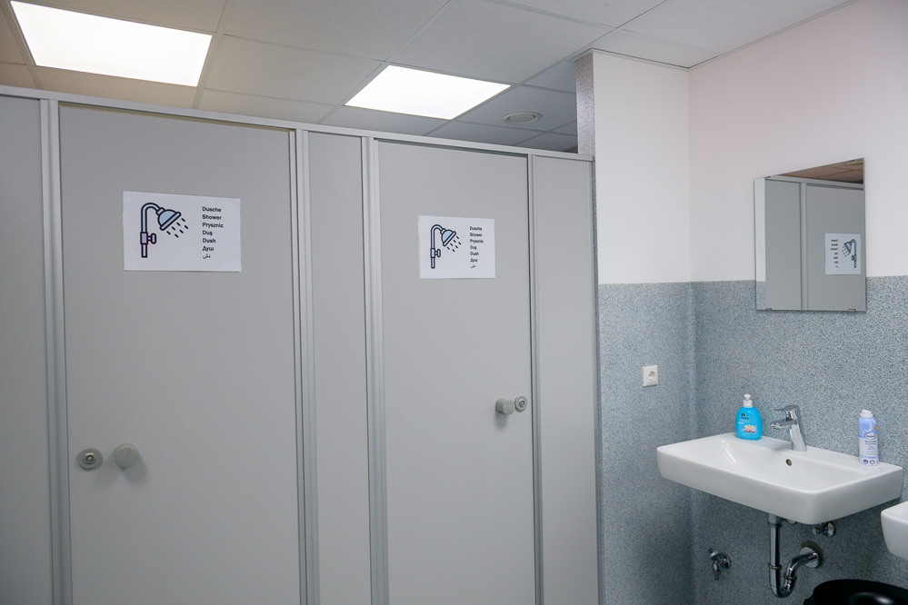 Die Duschen im neuen „Gesundheitshaus“.