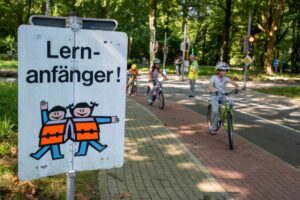 Verkehrserziehung: Training mit dem Rad in der Jugendverkehrsschule im Fredenbaumpark.