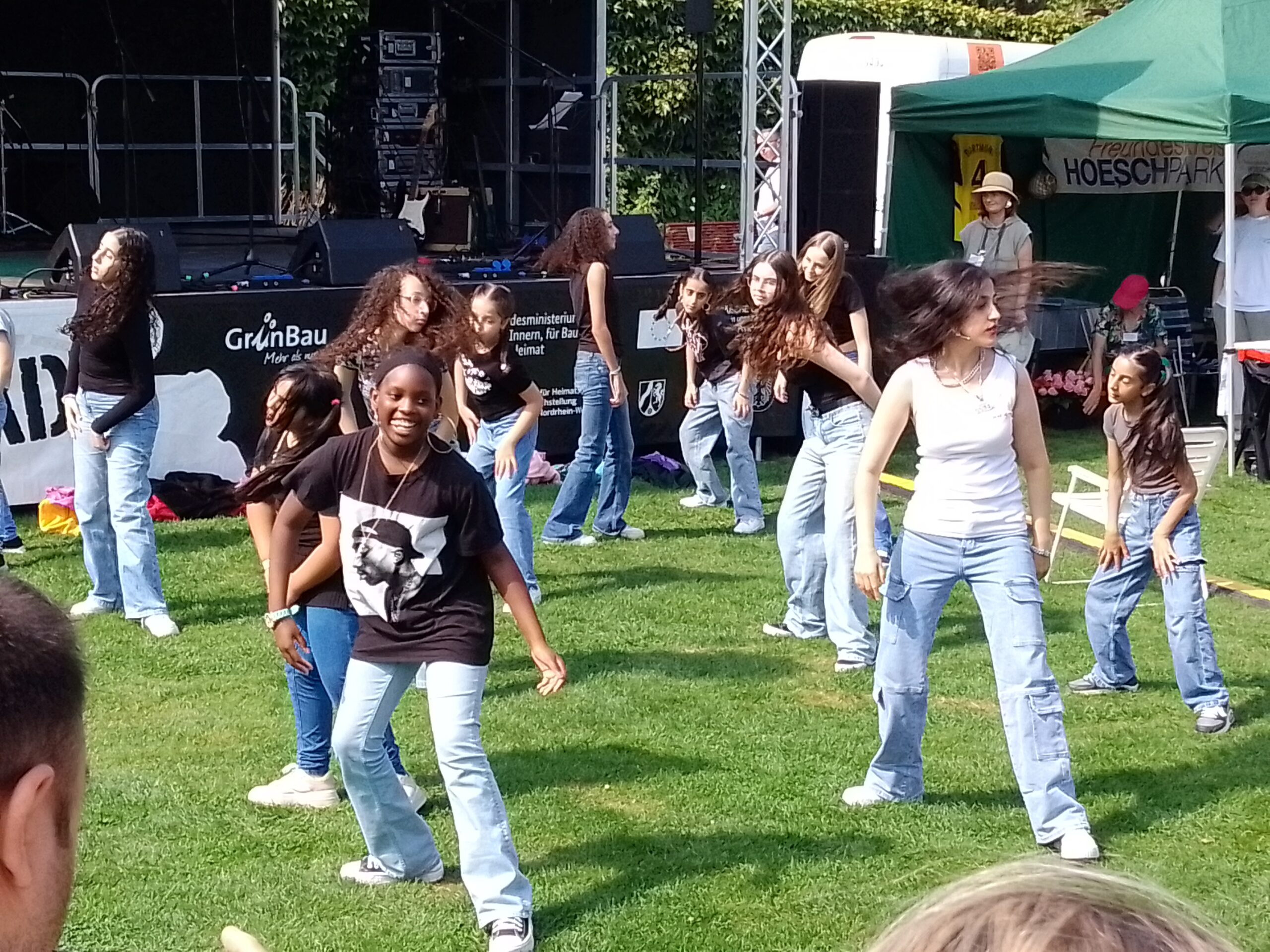Auftritt der Tanzgruppe des Kinder- und Jugendtreffs „Keck“.