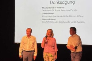 Initiator:innen auf der Bühne
