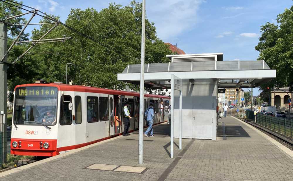 Stadtbahn-Haltestelle am Hafen