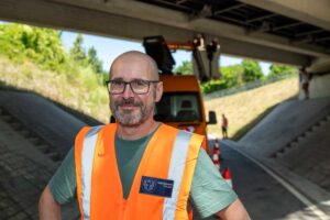 Portrait von Christian Heck, Projektingenieur der Stadt Dortmund, beim Pilotprojekt für länger Bauwerks- Lebensdauer an der neuen Remberg Brücke