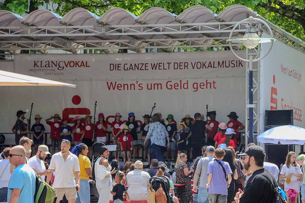 Das-Fest-der-Ch-re-lie-am-Samstag-abermals-die-City-erklingen-KLANGVOKAL-100-Ch-re-bieten-in-Dortmund-die-Vielfalt-der-Vokalmusik-aus-aller-Welt