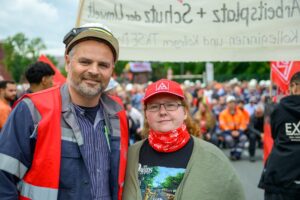 Bild zeigt Vertreter der KVL auf dem Betriebsversammlung Thyssenkrupp Steel