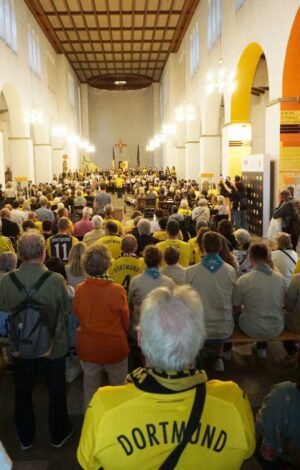 Blick in die Kirche während des BVB Gottesdienstes.