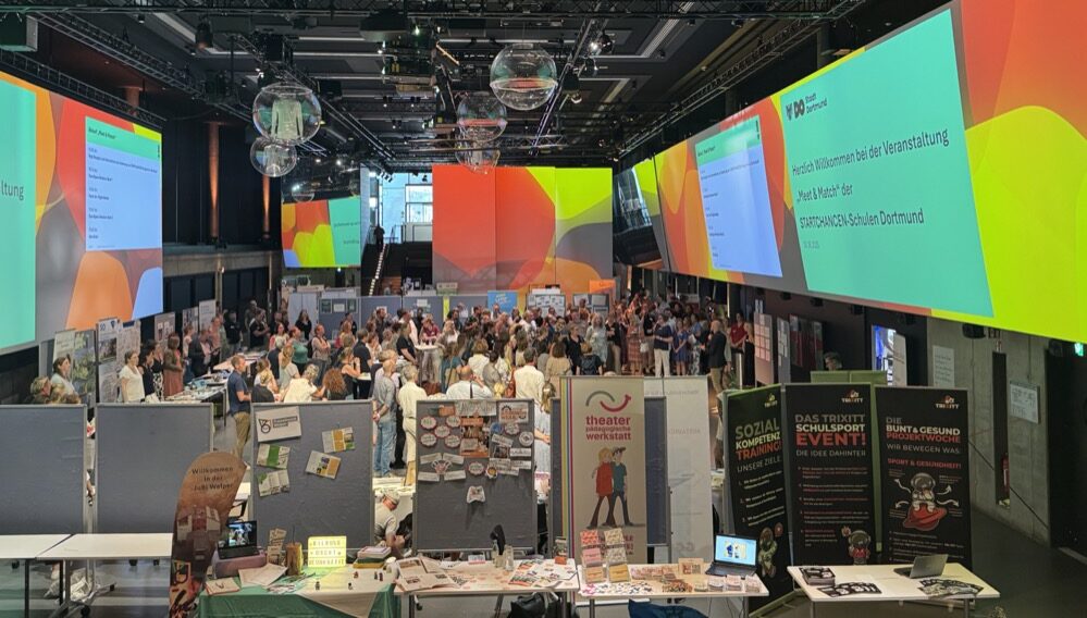 Auftaktveranstaltung mit Ausstellern auf dem „Markt der Möglichkeiten“.