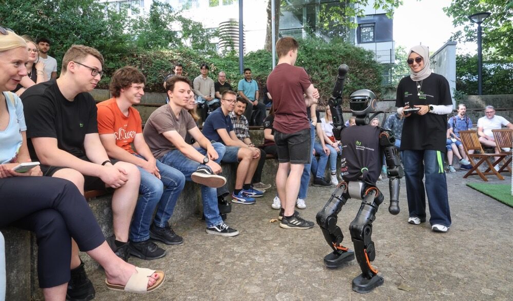 Roboter vor Publikum