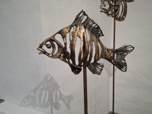 Ein Fischgerippe aus Bronze