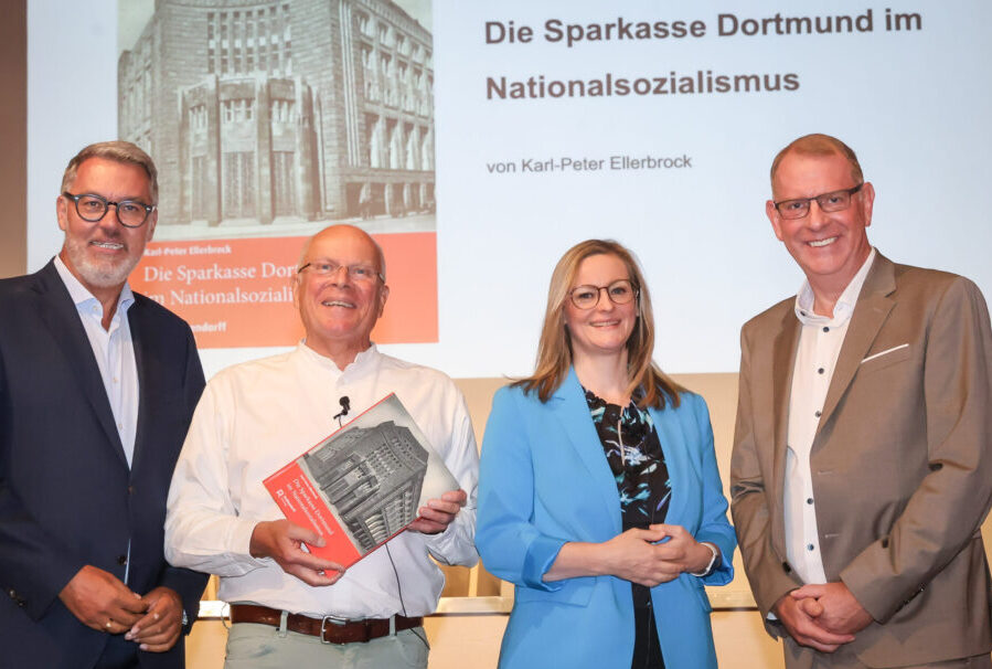 Gruppenfoto bei der Buchpräsentation