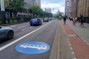 Das Busspur-Signet ist zu sehen