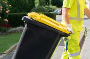 Eine gelbe Wertstofftonne