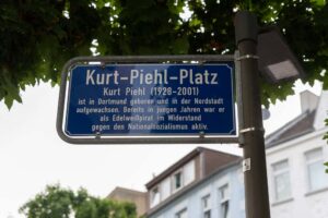 Schild vom Kurt-Piehl-Platz. 