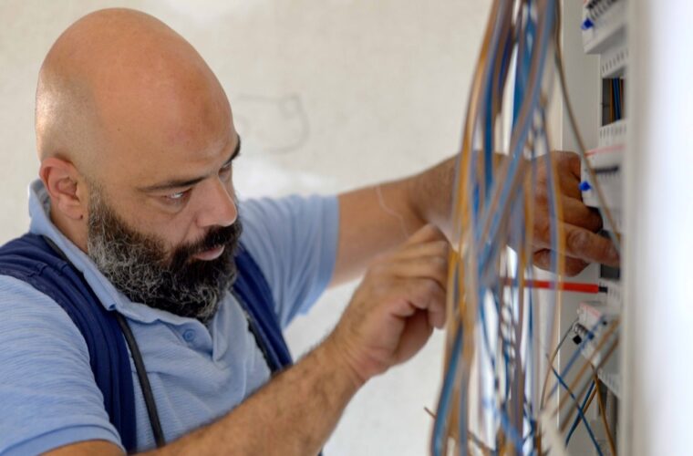 Elektriker bei der Arbeit