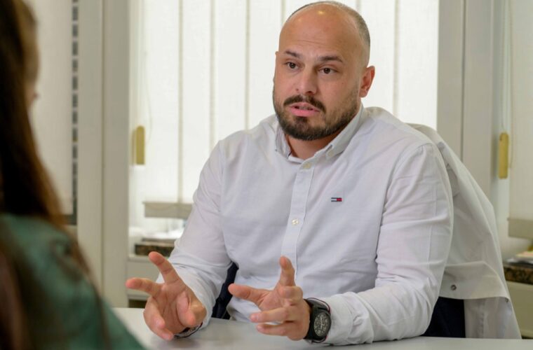 Dr. Issa im Gespräch