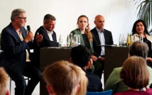 Teilnehmende der Podiumsdisskusion
