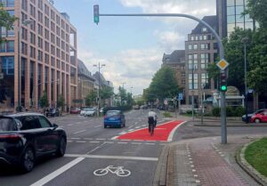 Das Radweg-Signet ist zu sehen