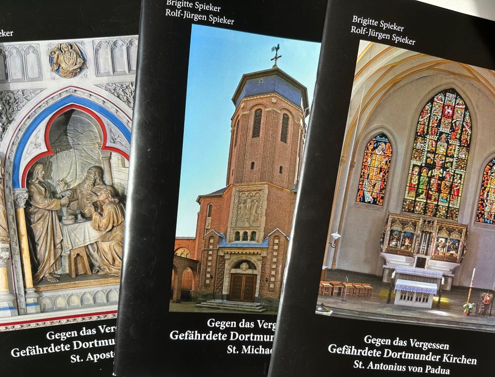 Titelblätter von Broschüren aus der Reihe Gefährdete Dortmunder Kirchen