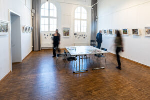 Besucher:innen in der Ausstellung im Hoesch Museum.
