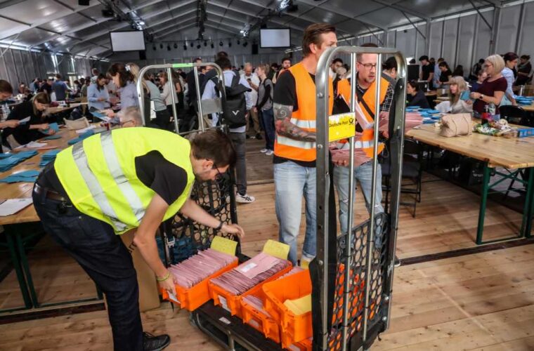 Blick ins Briefwahlzentrum