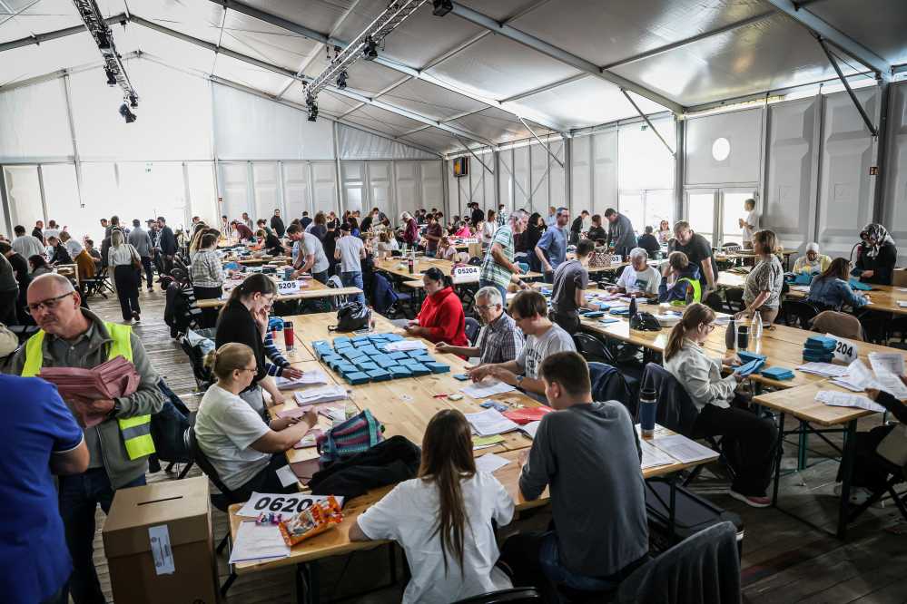 Blick ins Briefwahlzentrum