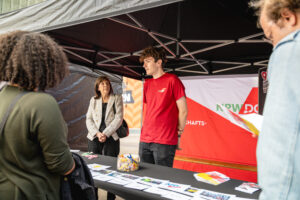 Stand der DGB Jugend am Antikriegstag.