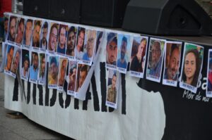 Bilder der Geiseln der Hamas. 