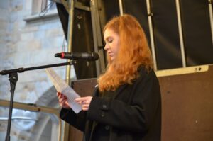 Hanna Pustilnik auf der Bühne.