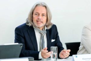 Gerd Kleemeyer in der Pressekonferenz