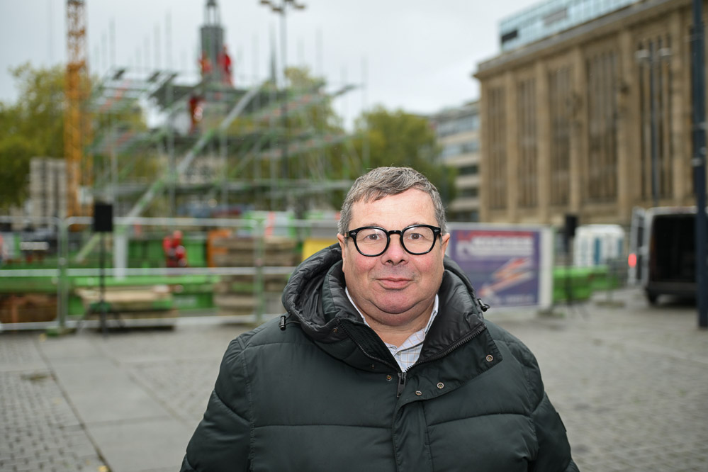 Bild zeigt Patrick Arens, Sprecher der Schausteller bei der Grundsteinlegung zur Weihnachtsstadt Dortmund