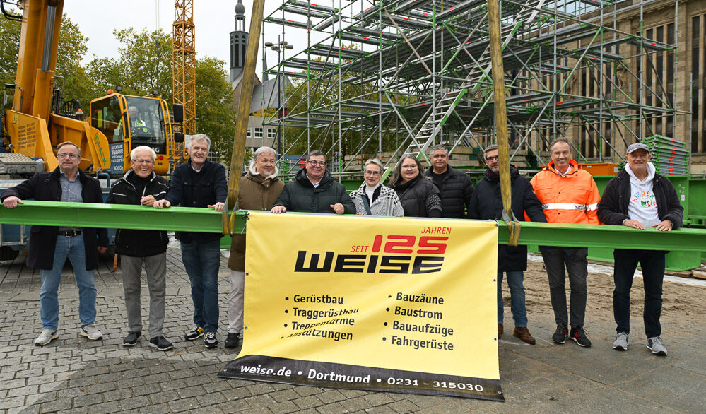 Bild zeigt die Grundsteinlegung - eine gute Tradition zum Aufbau der Weihnachtsstadt