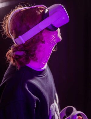 Person mit VR-Brille