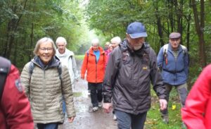 Wandergruppe in Bewegung