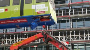 Kran und H-Bahn am Unfallort