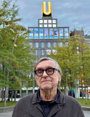 Winkelmann vor dem U Turm