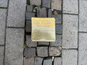 Stolperstein für Dr. Walter Fischbein
