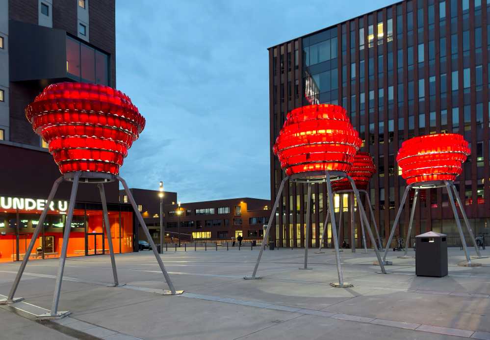 Rote Licht-Skulpturen vor dem Dortmunder U