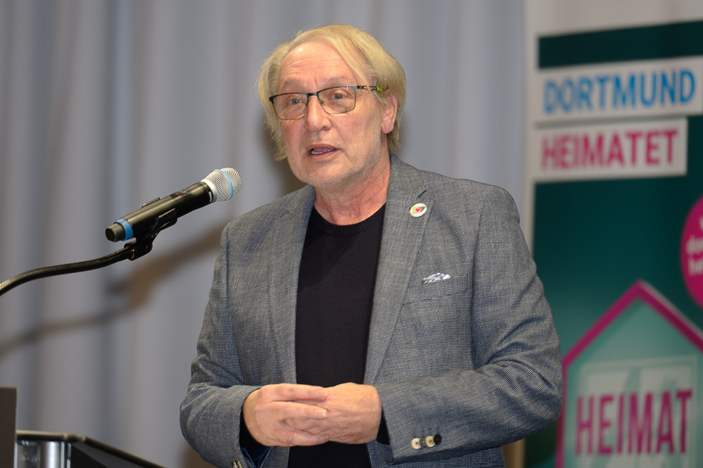 Bild zeigt Olaf Meyer, Bürgerhaus Pulsschlag Dorstfeld, der das Projekt vorstellt