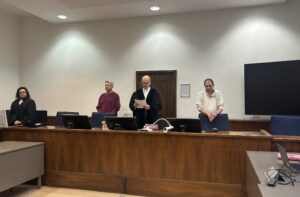 Blick in den Sitzungssaal.