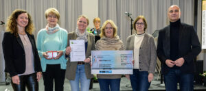 Bild zeigt die Geehrten 1. Platz in der Kategorie Politische Bildung in der Stadtgesellschaft