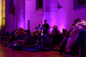 Bild zeigt Sänger beim Slow-Festval