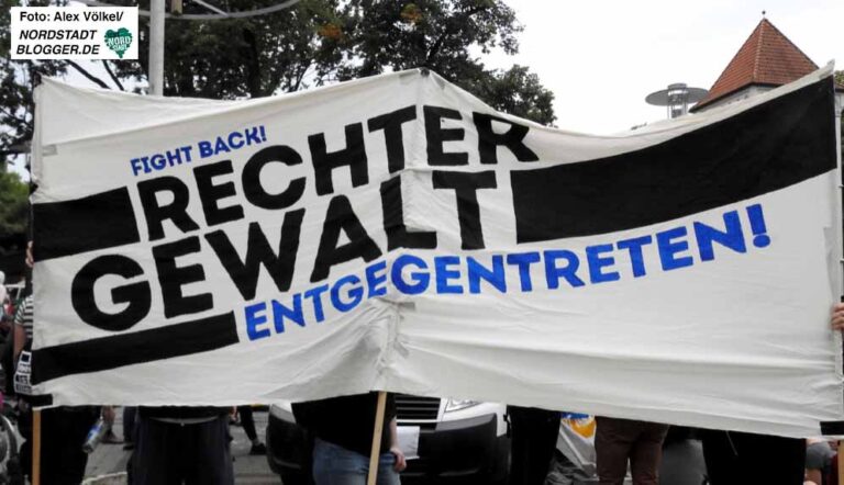 Banner von Demo gegen rechte Gewalt