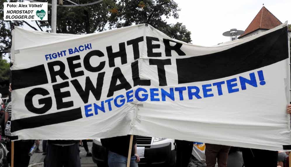 Banner von Demo gegen rechte Gewalt