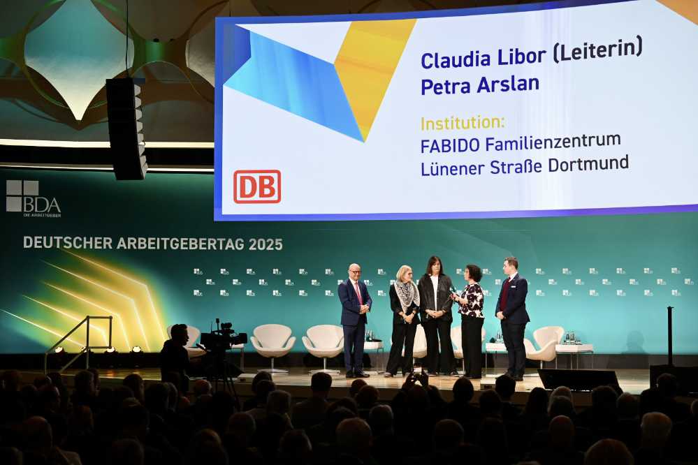 Der-Preis-ehrt-herausragendes-Engagement-f-r-Demokratief-rderung-Das-FABIDO-Familienzentrum-L-nener-Stra-e-erh-lt-den-Arbeitgeberpreis-f-r-Bildung