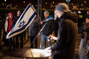 Micha Neumann am Redepult.